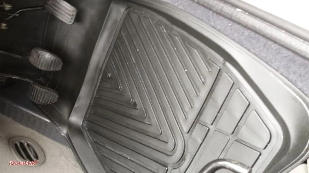 XtremeAuto® Universal Fit Full Set of Front & Rear Deep Tray Rubber Car MATS Black